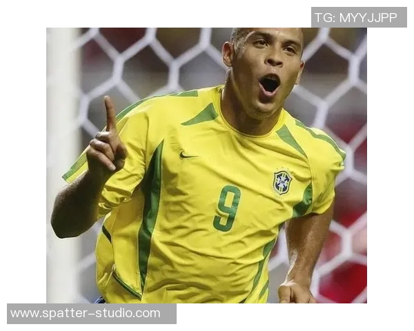 7号足球明星后卫的辉煌历程与赛场风采揭秘 7号足球明星后卫的辉煌历程与赛场风采揭秘